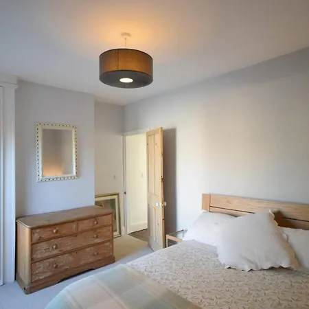 Bright & Homely 2 Bed House In Bedminster
