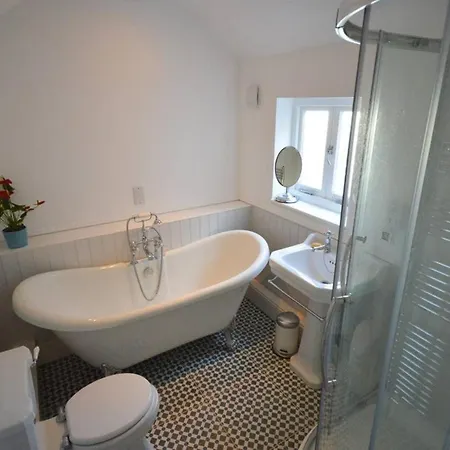 Bright & Homely 2 Bed House In Bedminster Lejlighed