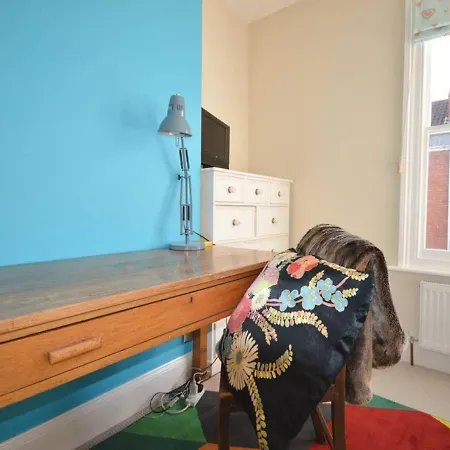 Bright & Homely 2 Bed House In Bedminster * Bristol